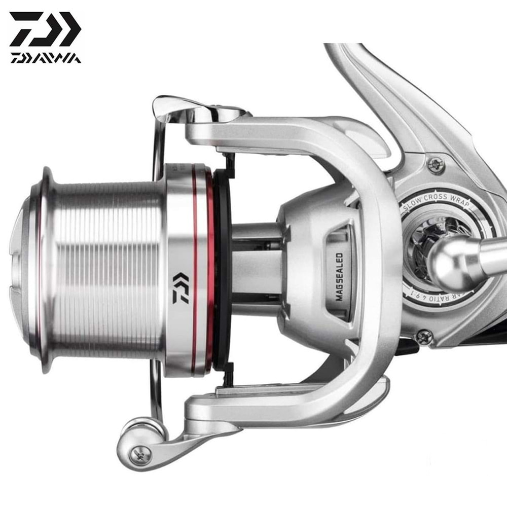 Daiwa Emblem 18 35 CW 4000 QD Surf Makara